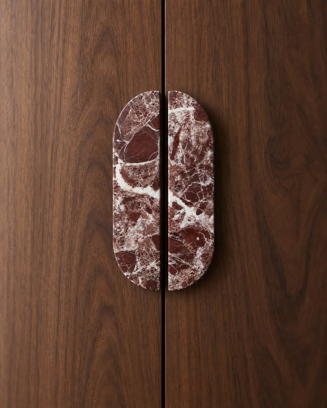 Oval Pull in Rosso Levanto, honed, 160 mm, up close