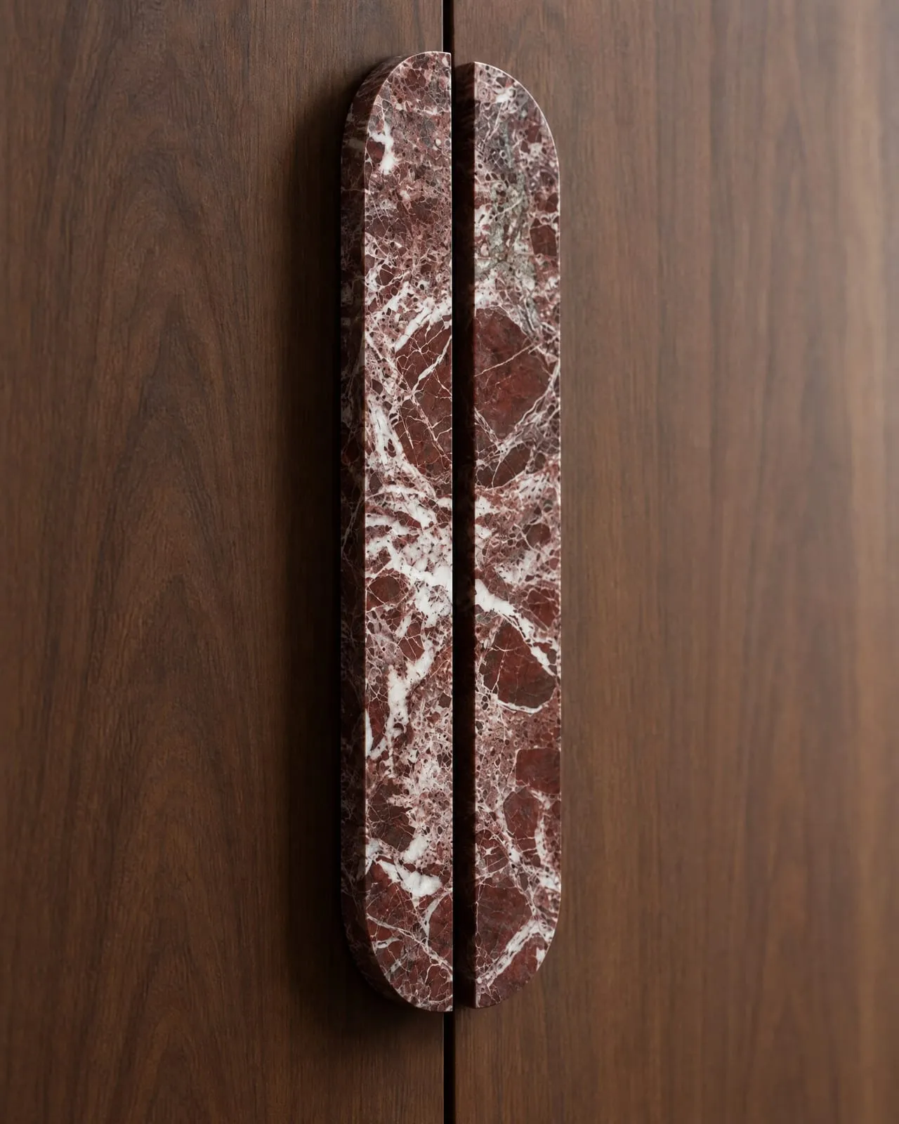 Oval Pull in Rosso Levanto, honed, 320 mm, up close