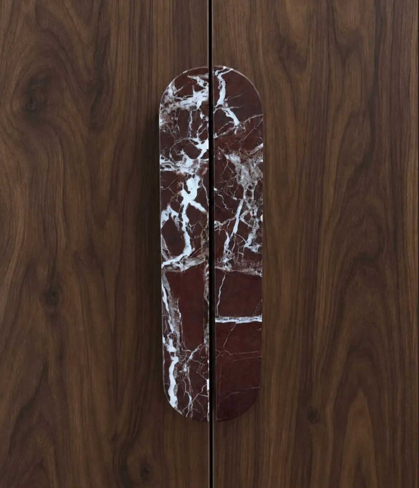 Oval Pull in Rosso Levanto, honed, 320 mm, up close